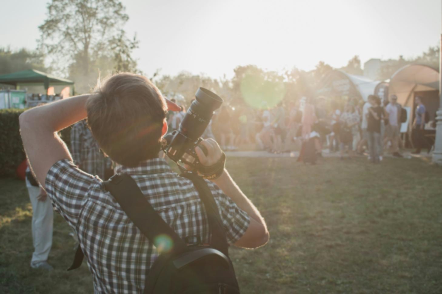 Sessione di editing fotografico su computer